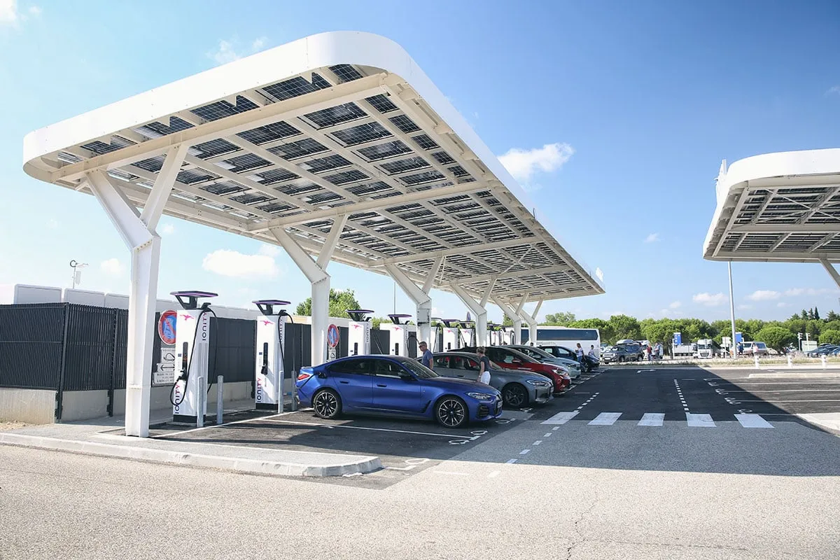 Plus de kilomètres, moins d’arrêts : ce qui a changé cet été pour les conducteurs de voitures électriques