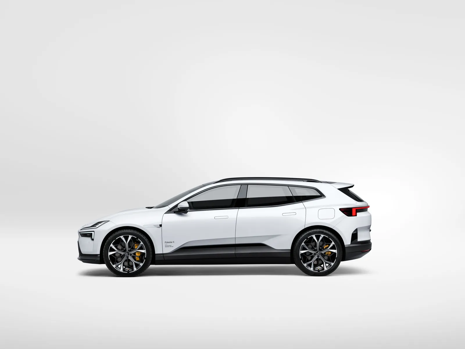 Vista laterale del Polestar 4 SUV