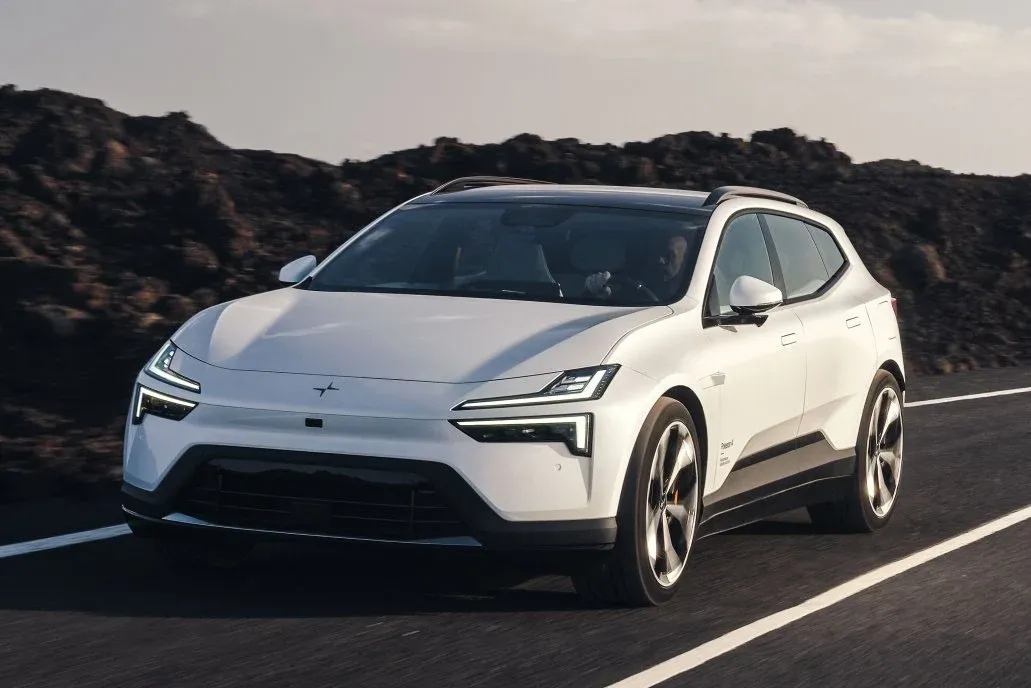 Polestar presenta la versione SUV del Polestar 4 al prezzo di 57.900 euro