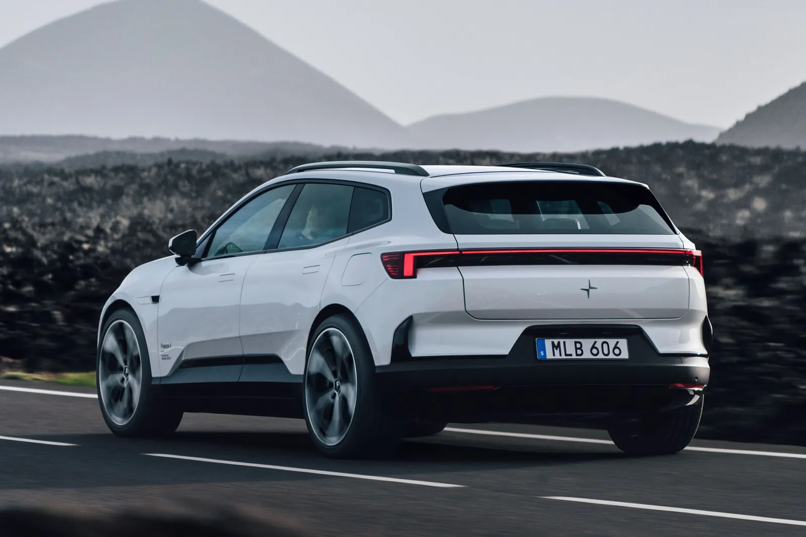 Polestar riduce le previsioni a causa di risultati del primo semestre deboli