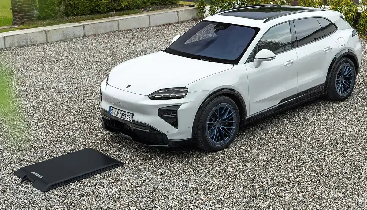 La Porsche Cayenne Electric riceverà la carica wireless e altre opzioni aggiuntive