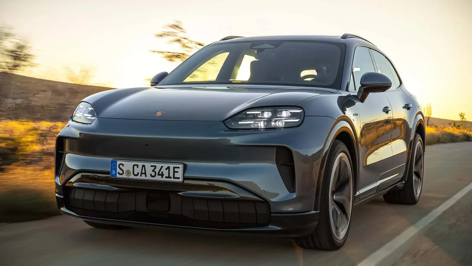 El Porsche Cayenne Electric cuenta con carga inalámbrica de 11 kW. Por el momento, solo en algunos países europeos.