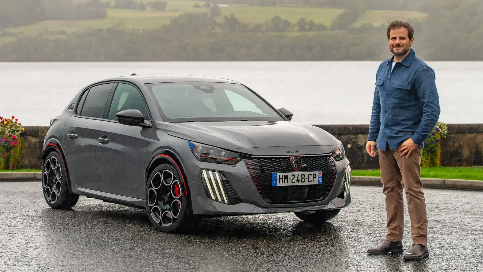 Primeiro teste ao Peugeot E-208 GTi (281 cv). Rei do segmento?