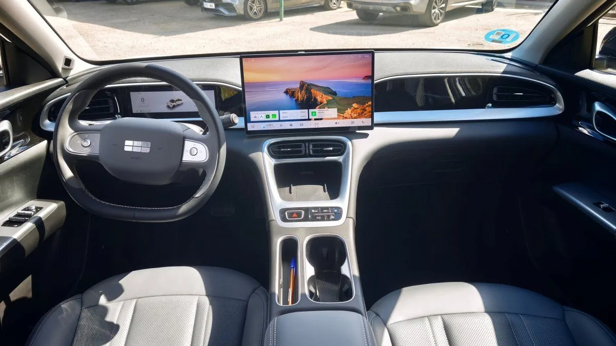 Il Geely E2 arriva in Spagna con un’autonomia fino a 345 km e un prezzo molto competitivo