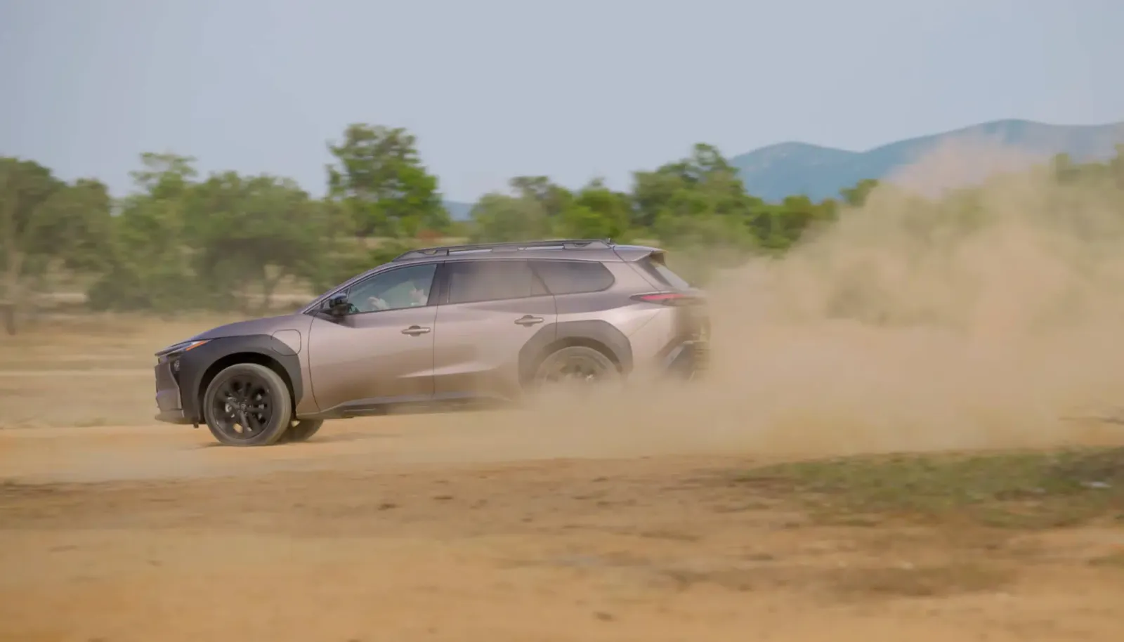 Toyota bZ4X Touring im Gelände