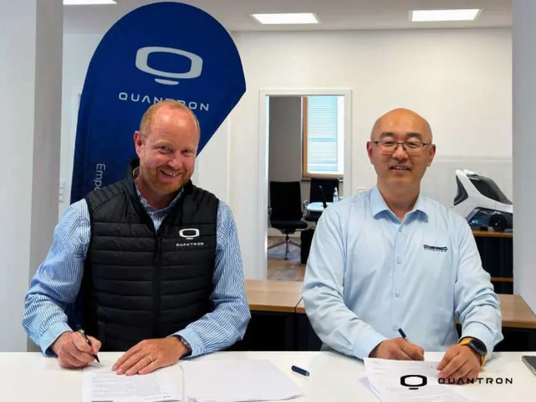 Image 2: Quantron-Gründer Andreas Haller und HyperView-Gründer Feilong Liu wollen mit Quantron China eine neue Nutzfahrzeugplattform entwickeln.