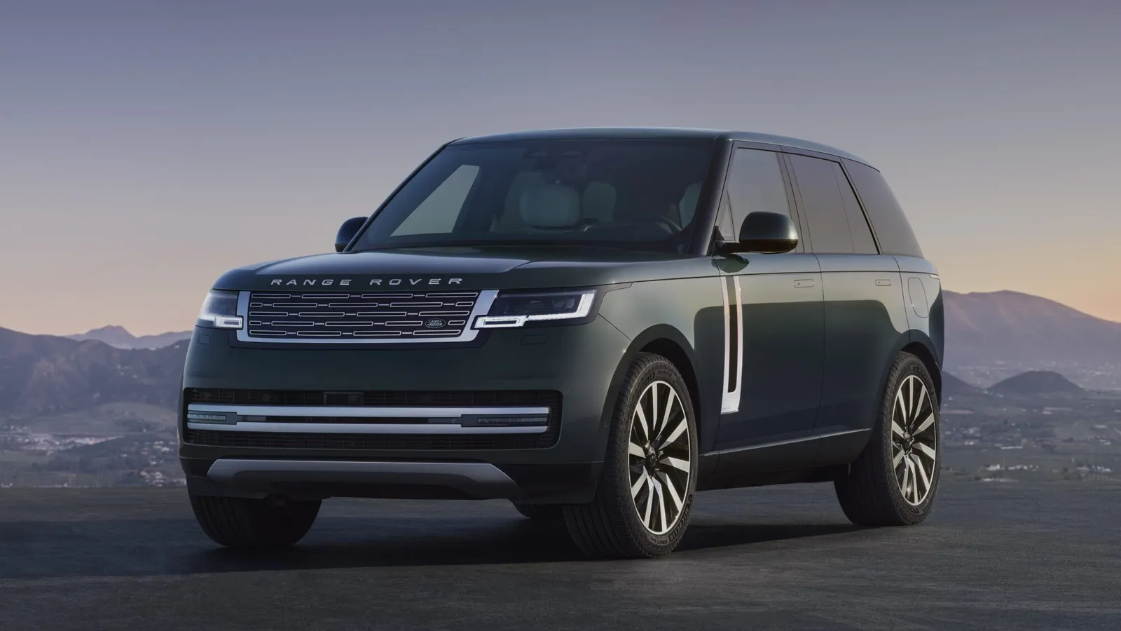 Range Rover Electric: autonomia di 600 km per 163.500 euro