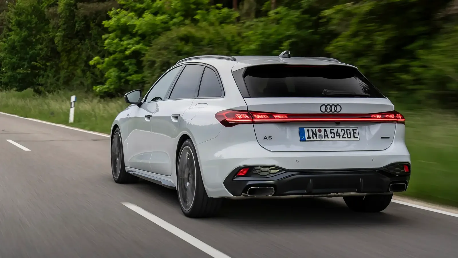 Audi A5 e-hybrid Avant - 3/4 de traseira