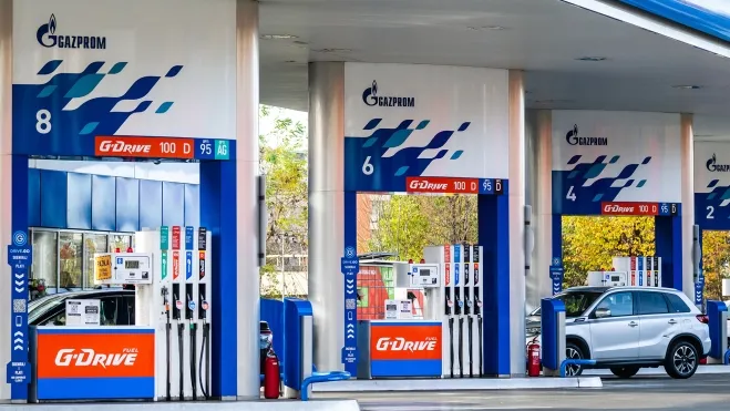 crisi scarsità benzina rusia problema crescita doppio auto elettriche