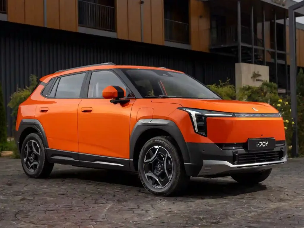 Russie : les ventes de voitures électriques explosent sur fond de pénurie de carburant