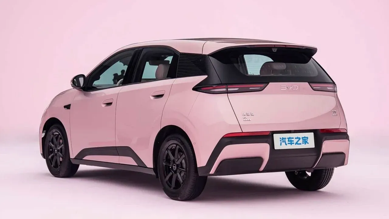 新款BYD Seagull正式亮相,其尺寸更大且采用后驱布局,旨在与吉利E2竞争