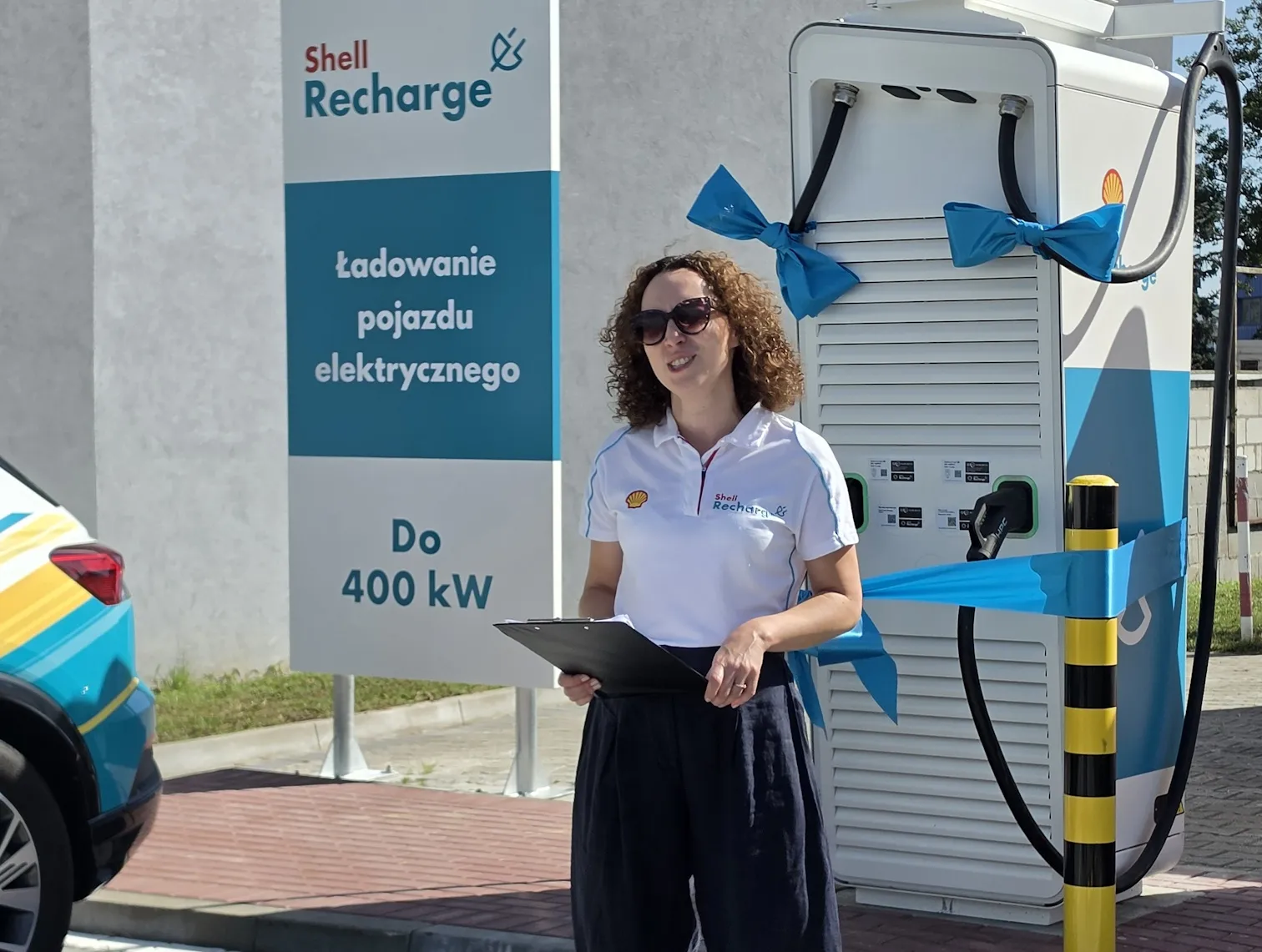 Shell odda do użytku 60 ultraszybkich ładowarek z mocą 400 kW. Jest już BIAŁYSTOK, jest POZNAŃ, są MARKI