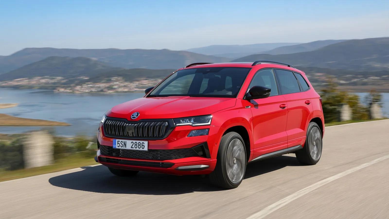 Skoda prépare un nouveau Karoq hybride malgré l’arrivée de l’Elroq électrique