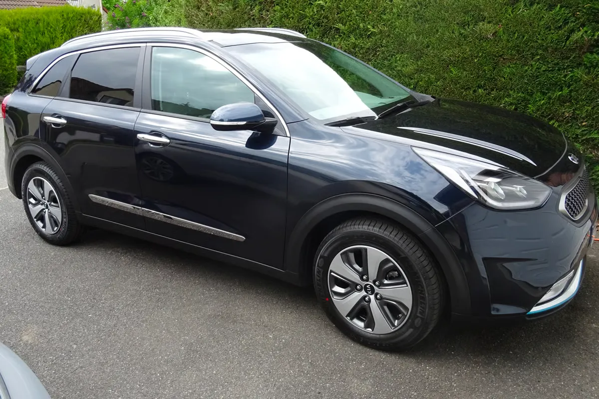 Kia Niro PHEV першого покоління у Паскаля