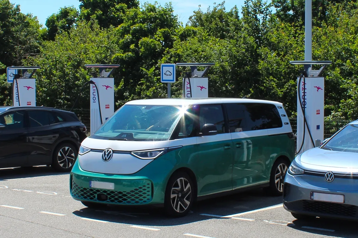 Témoignage – Après une hybride rechargeable, cette famille avec trois enfants roule en Volkswagen ID.Buzz
