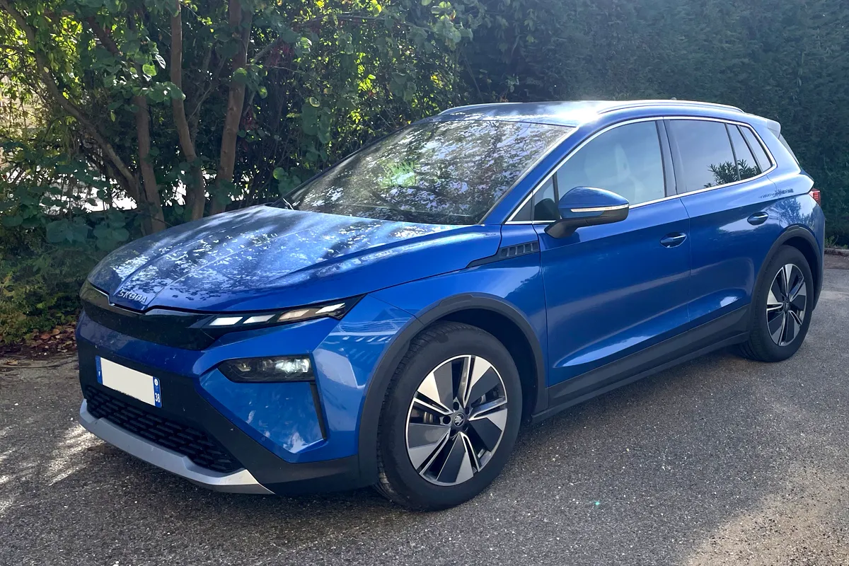 Zeugnis – Vom Jaguar Type E zum elektrischen Skoda Elroq: Eine automobilbegeisterte Familie wechselt das Zeitalter