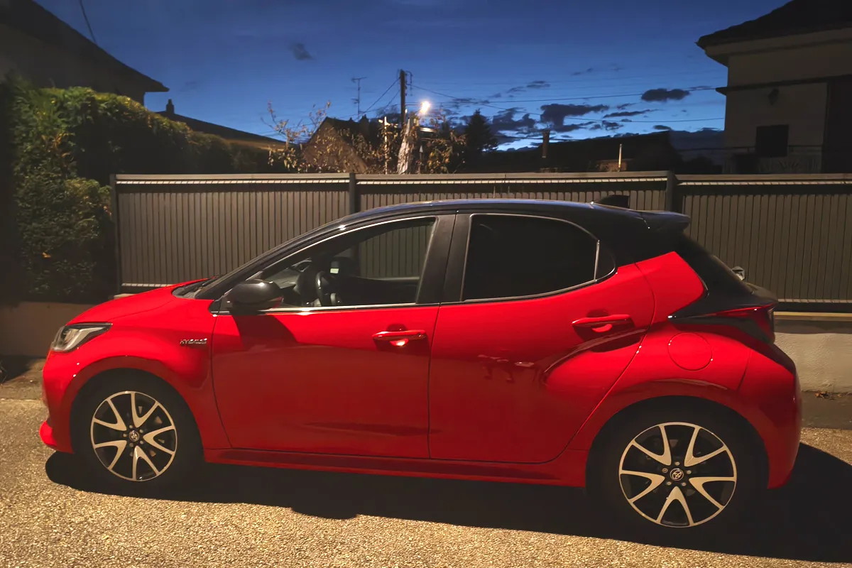 Testimonianza – Ecco perché Fabrice terrà la sua Toyota Yaris ibrida per altri alcuni anni invece di passare all’auto elettrica