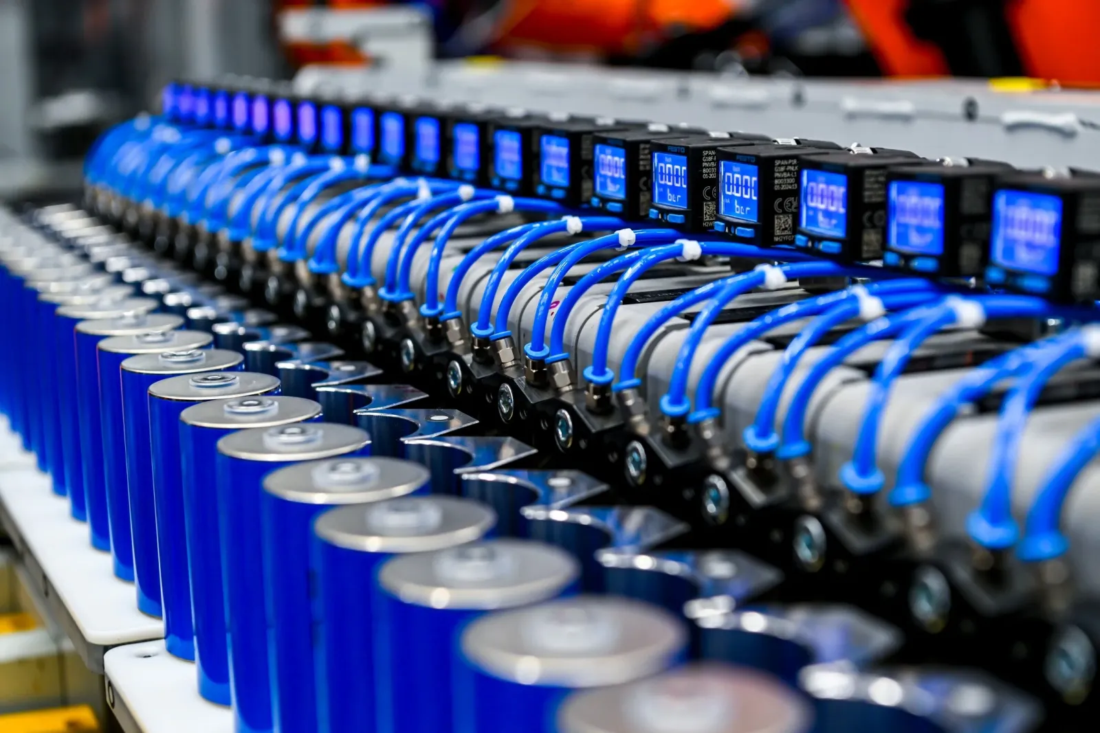 Batterie più economiche per le EV sempre più vicine. LG Energy Solution risolverà il problema LMR? - Batterie della fabbrica BMW 2