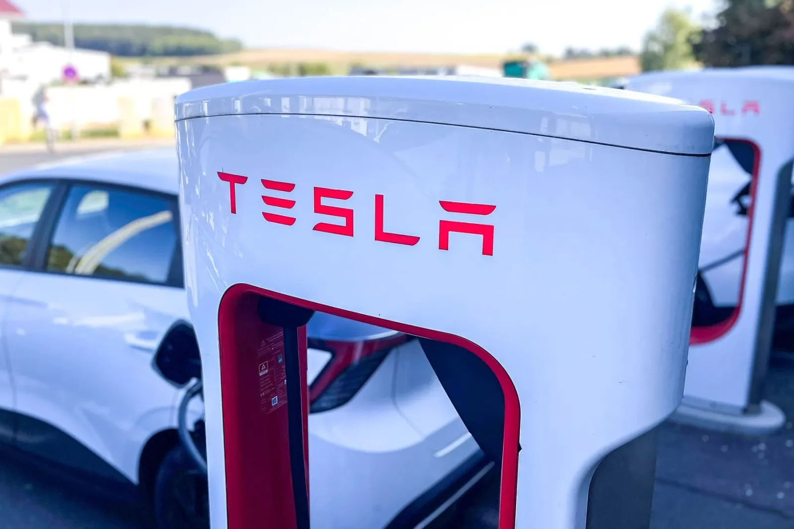Estações de carregamento da Tesla vandalizadas na Austrália poucos dias após serem inauguradas