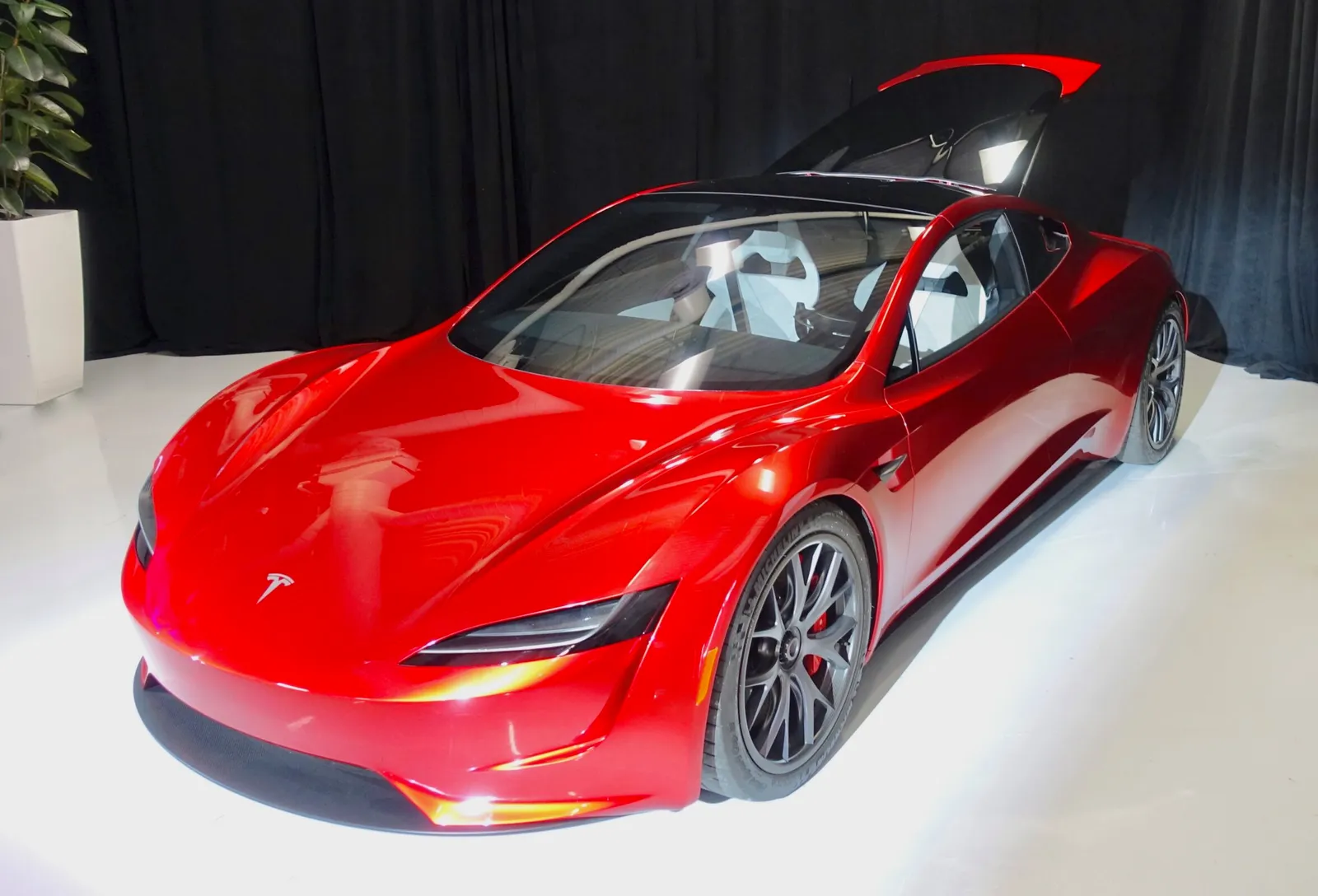 Tesla bestätigt die Präsentation des Roadsters am 1. Oktober nach jahrelangen Verzögerungen