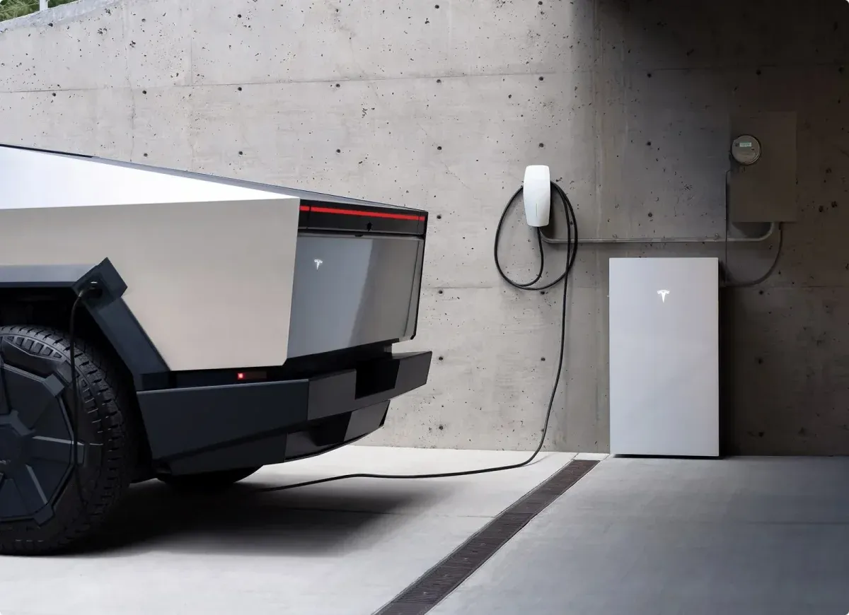 Tesla fügte mit dem Update 2026.27.10 die V2H-Funktion zu Powerwall hinzu. Derzeit funktioniert dies nur mit dem Cybertruck.
