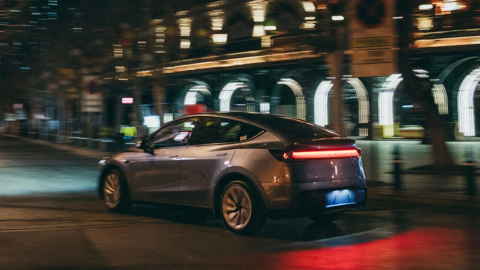 Tesla FSD: excessos de velocidade que podem dificultar sua generalização na Europa