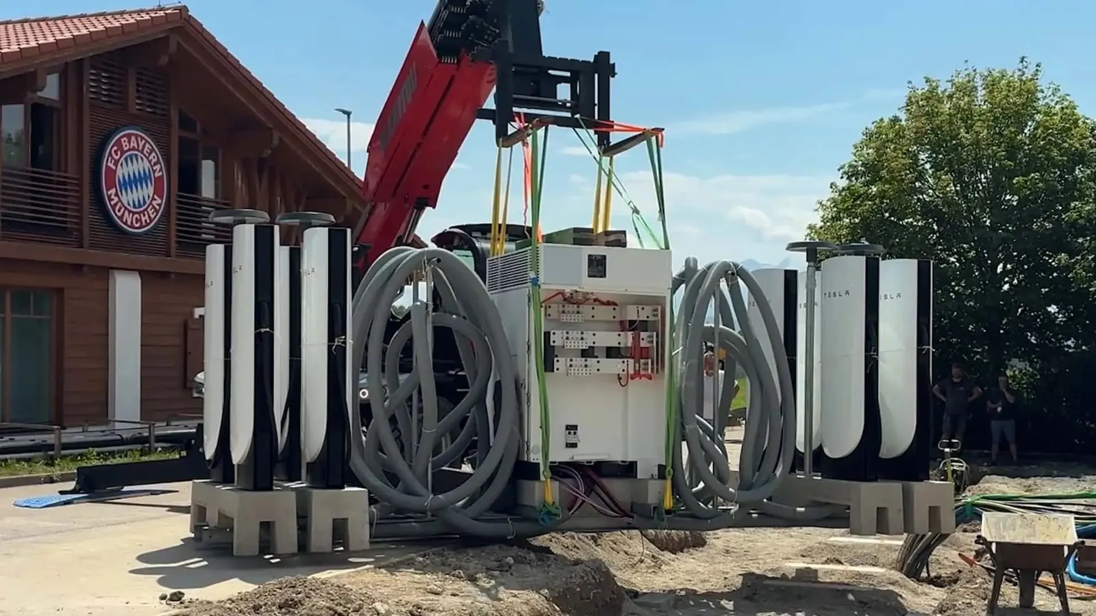 Tesla presentó el Accordion Supercharger. Una instalación más económica no ocultará que la red crece más lentamente.