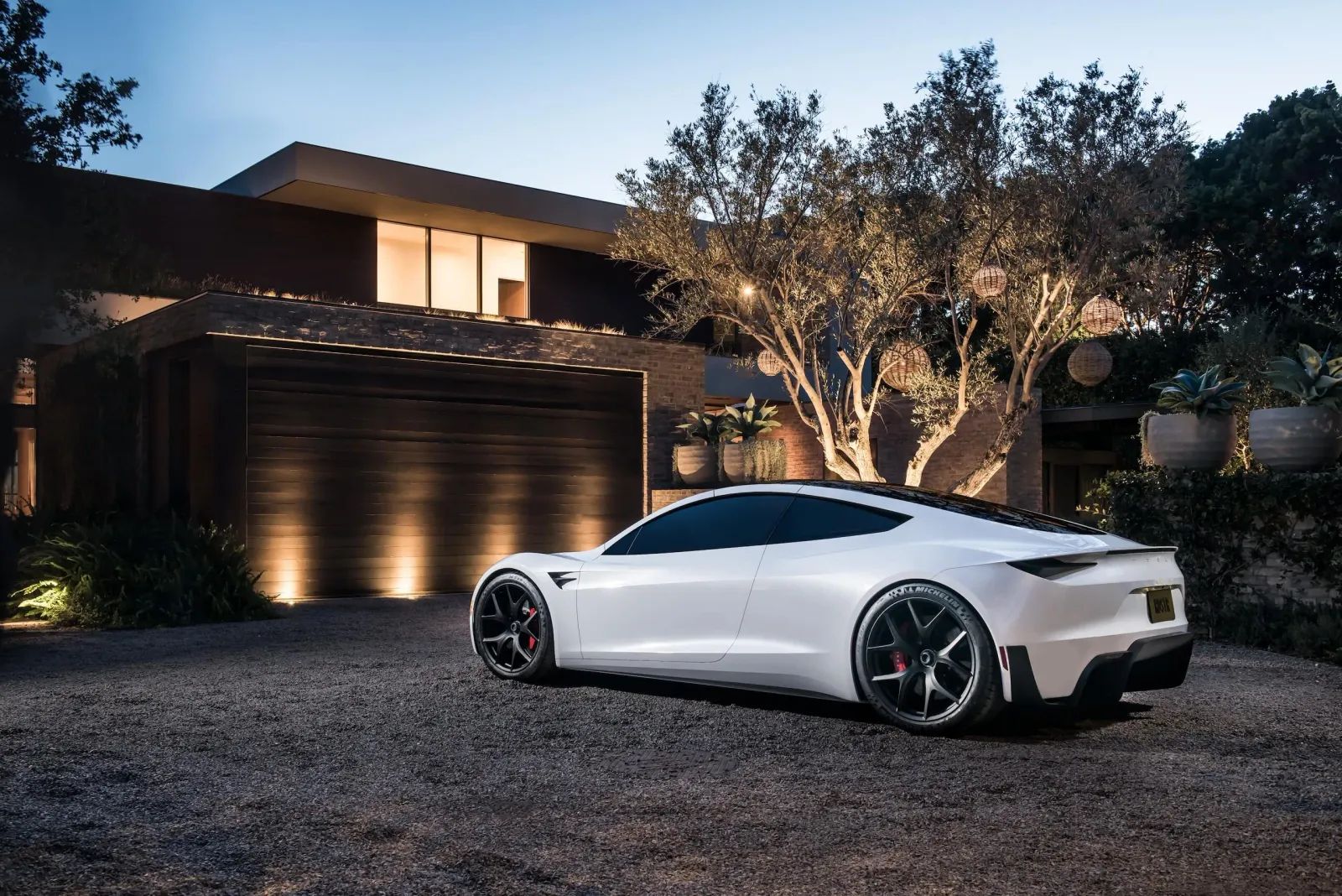 Tesla Roadster будет представлен 1 октября 2026 года. Tesla снова обещает устройства, находящиеся на грани физики.
