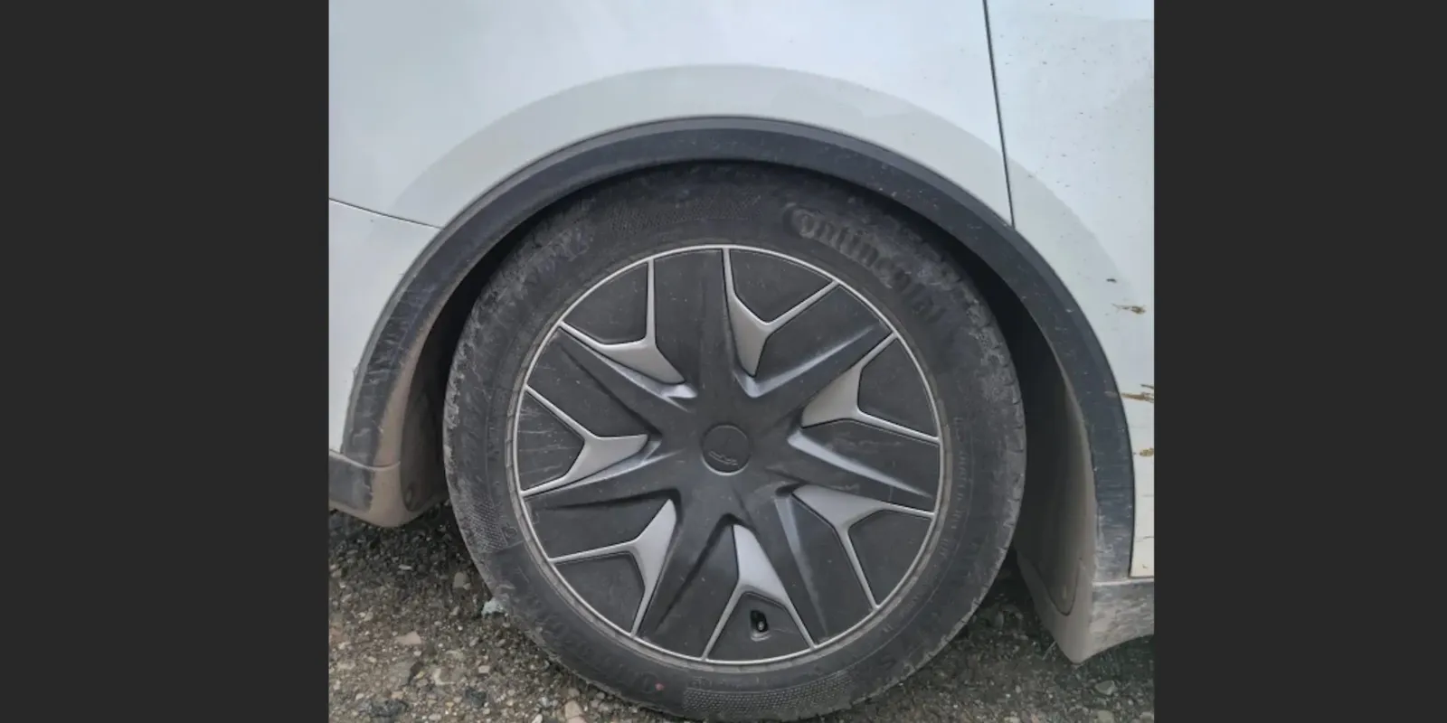 Il nuovo Model Y L di Tesla presenta problemi ai sistemi di sospensione.