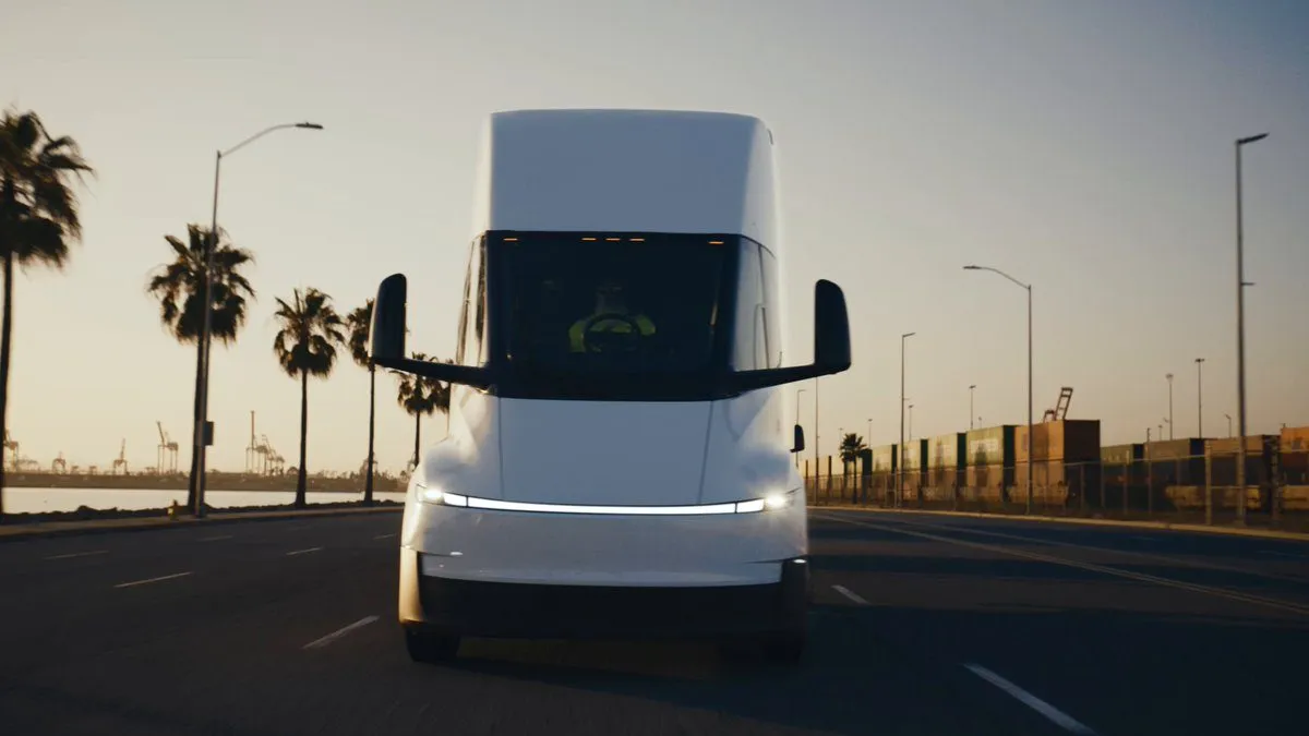 A Tesla Semi iniciou a produção em série. Sete anos após o prazo estipulado
