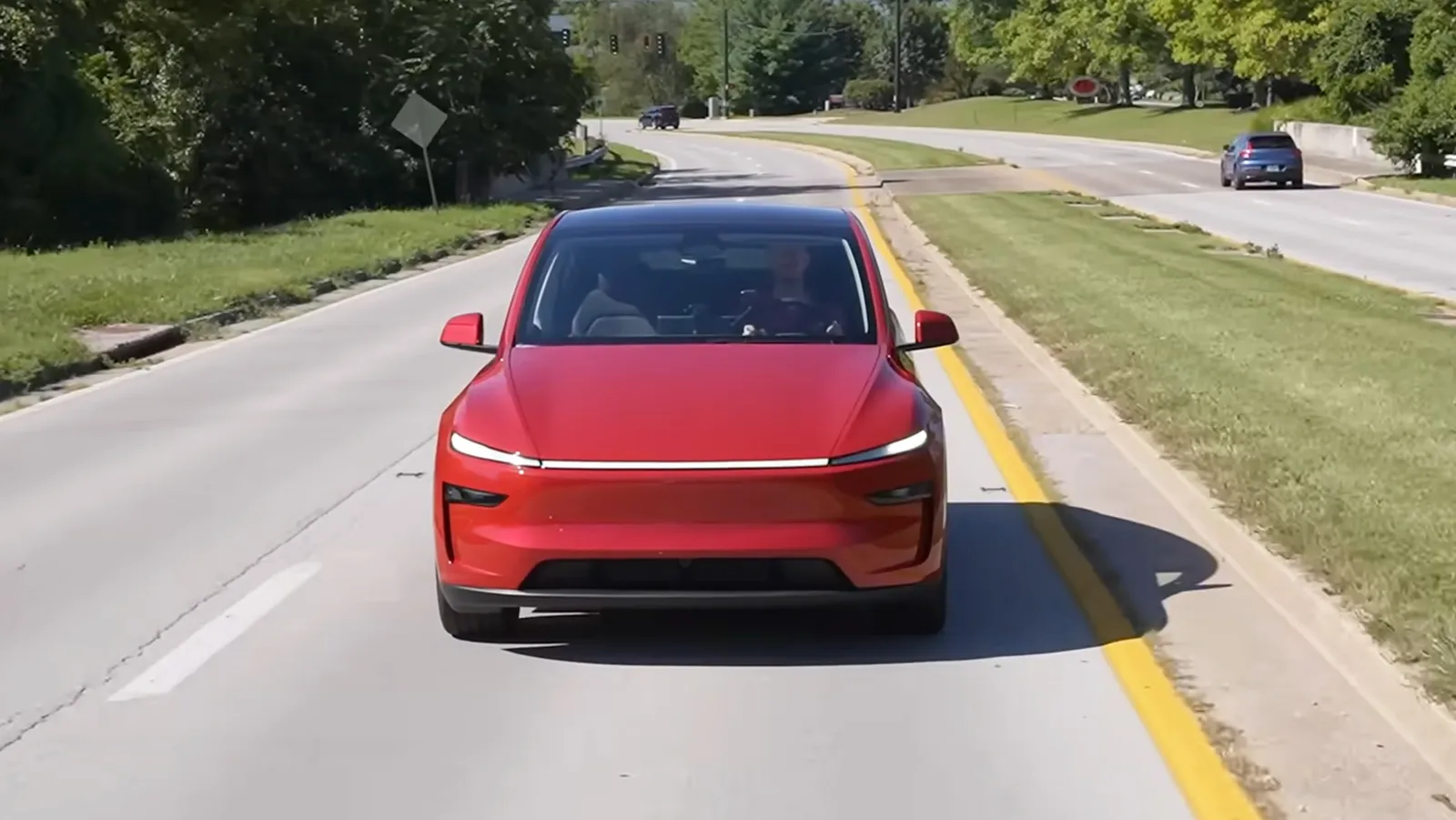 У Tesla була проблема з підвіскою Model Y L: тепер офіційні цифри вже не такі, і ніхто не пояснив чому.