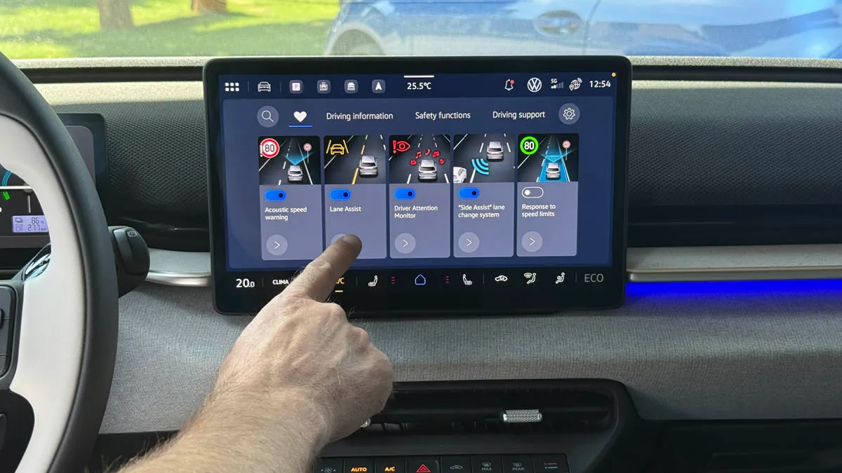 Test dei sistemi di assistenza alla guida della Volkswagen ID. Polo 2026