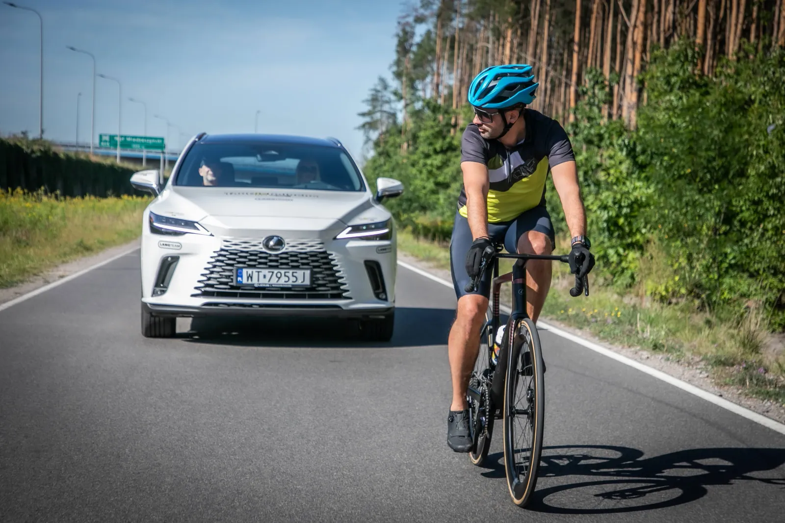 Probé el excepcional Lexus. Puedes tenerlo por 45 mil zlotys: Lexus Ridley Noah Fast 3.0 10