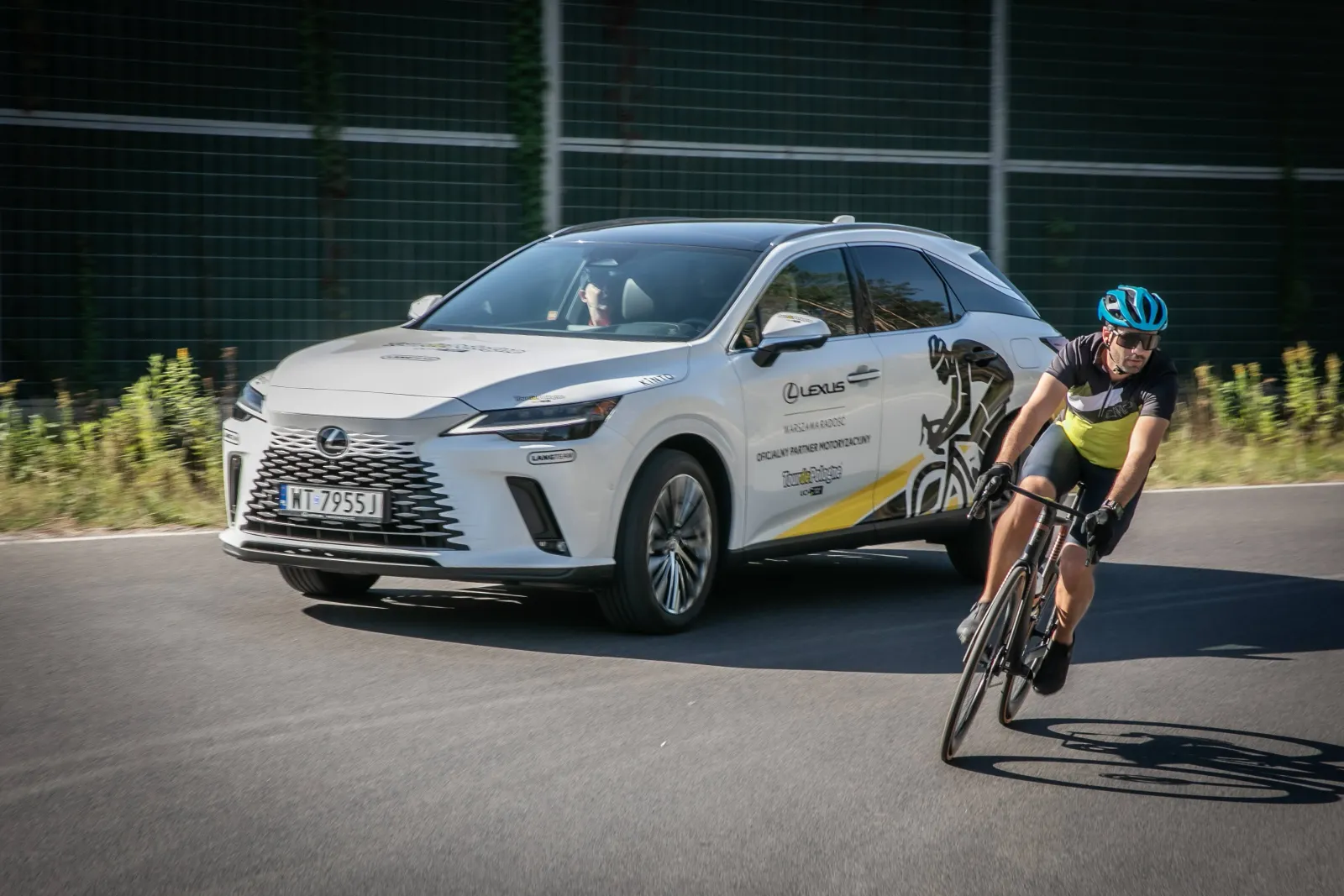 Probé un Lexus excepcional. Puedes tenerlo por 45 mil zlotys: el Lexus Ridley Noah Fast 3.0 11