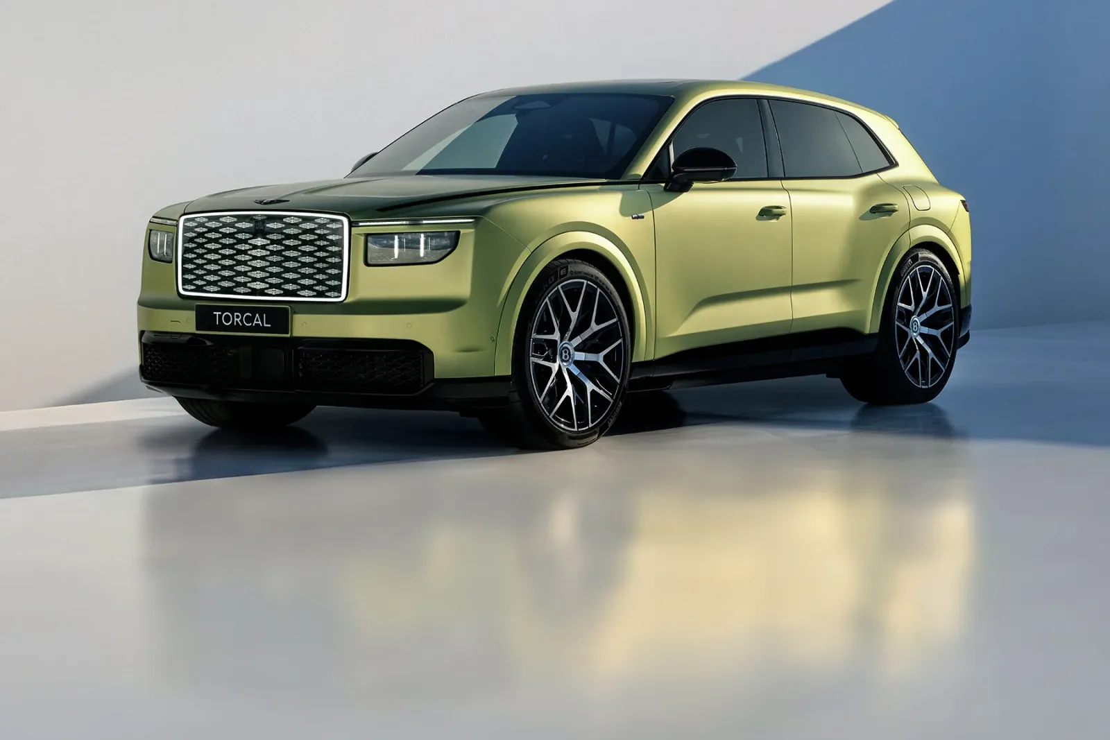 O Torcal: Primeiro Bentley 100% elétrico chega aos holofotes