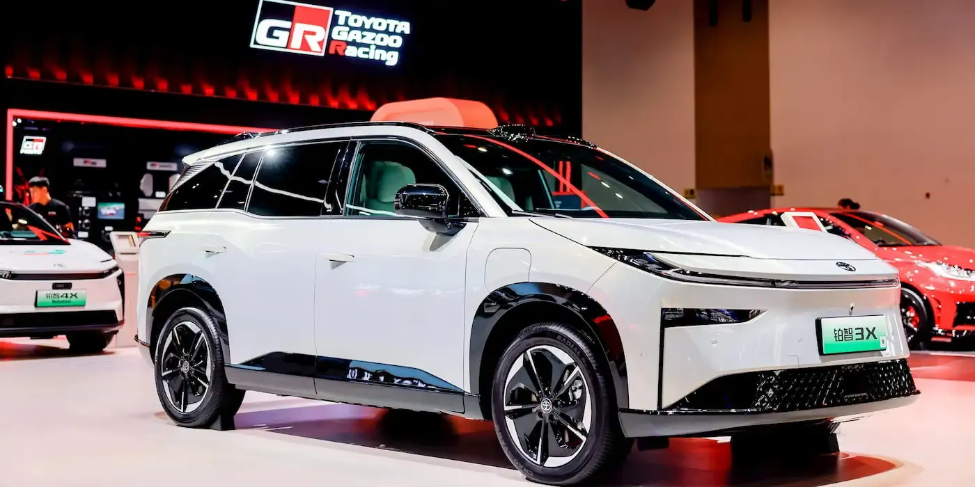 Toyota participe à la course des véhicules électriques à autonomie étendue, mais pas comme on pourrait s’y attendre.