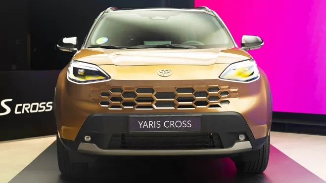 Toyota Yaris Cross 2027 SUV ibrido 2