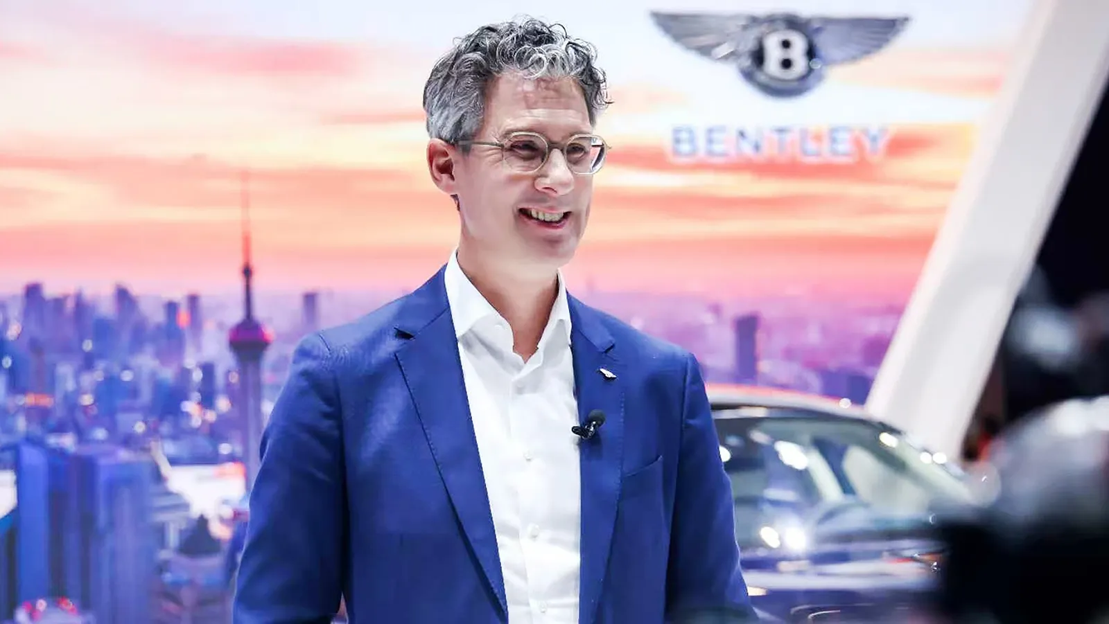 Após descartar a eletrificação total, Frank-Steffan Walliser, CEO da Bentley, confirma o foco na “flexibilidade mecânica”