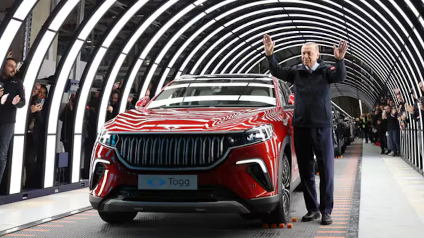 A Turquia acelera. Em três anos, a mobilidade elétrica percorreu um caminho de nicho para mercado de massa - a marca turca de carros elétricos Togg deve assustar o establishment