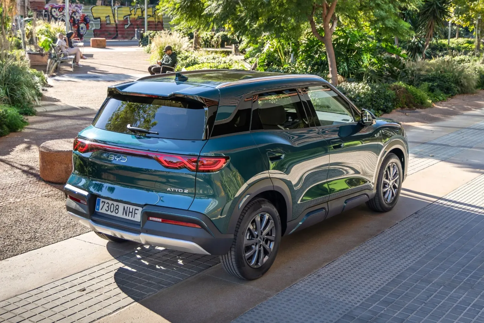 L’UE vuole limitare le auto ibride cinesi. Dopo le auto elettriche, ora sono nel mirino anche le PHEV.