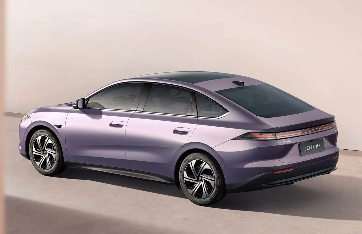 Um sedã elétrico de 4,8 metros por 13.000 euros na China, um ID.Polo a partir de 25.000 euros na Europa