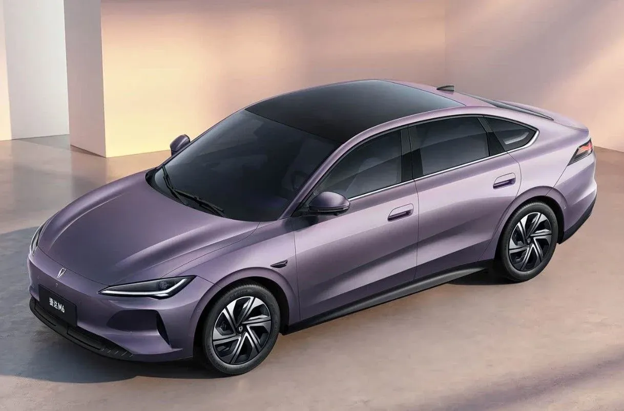 Um sedã elétrico de 4,8 metros por 13.000 euros na China, um ID.Polo a partir de 25.000 euros na Europa