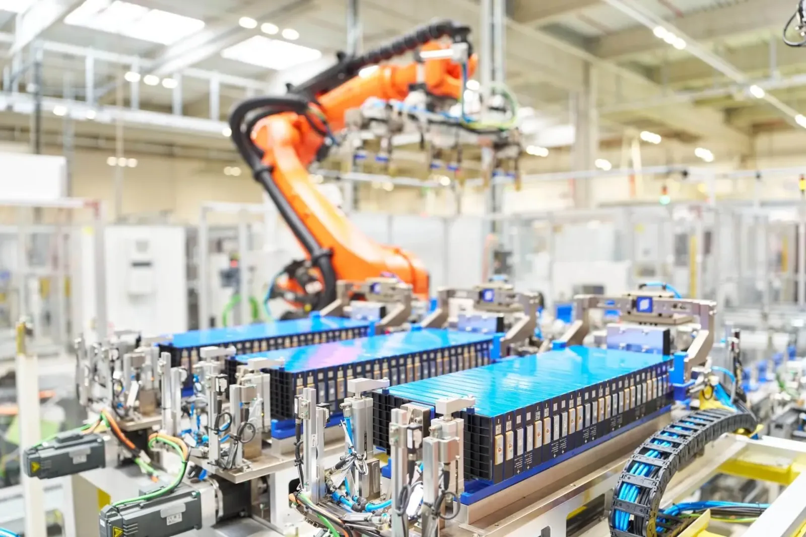 As baterias da UE para veículos elétricos podem não ser suficientes a partir de 2028. As células chinesas são 33% mais baratas