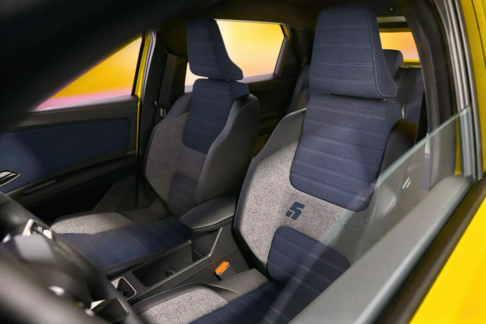revestimento de assentos em azul Heather no Renault 5 atualizado