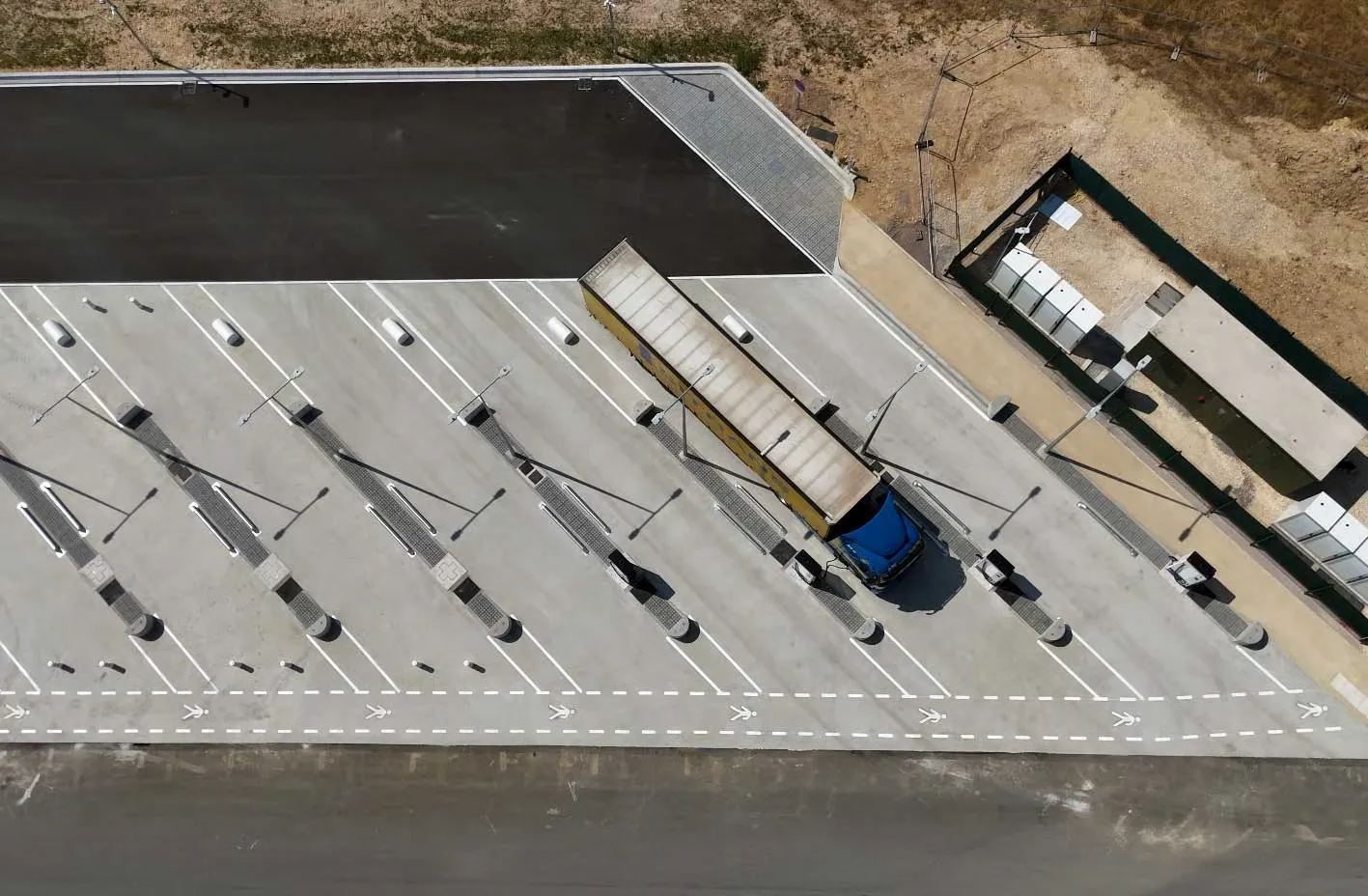 Stazione di ricarica ultra-rapida per camion elettrici
