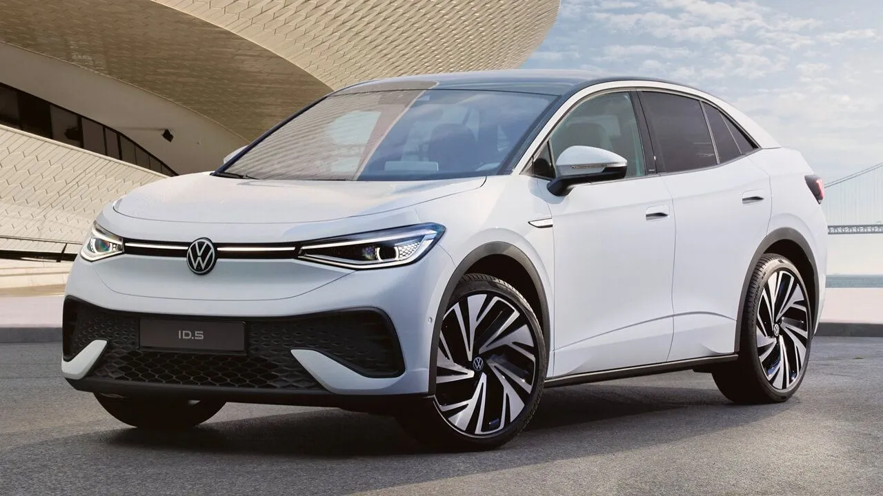 Volkswagen approva, contro ogni previsione, il suo rigoroso piano di ristrutturazione: 100.000 posti di lavoro in meno e la cancellazione della metà della sua gamma produttiva