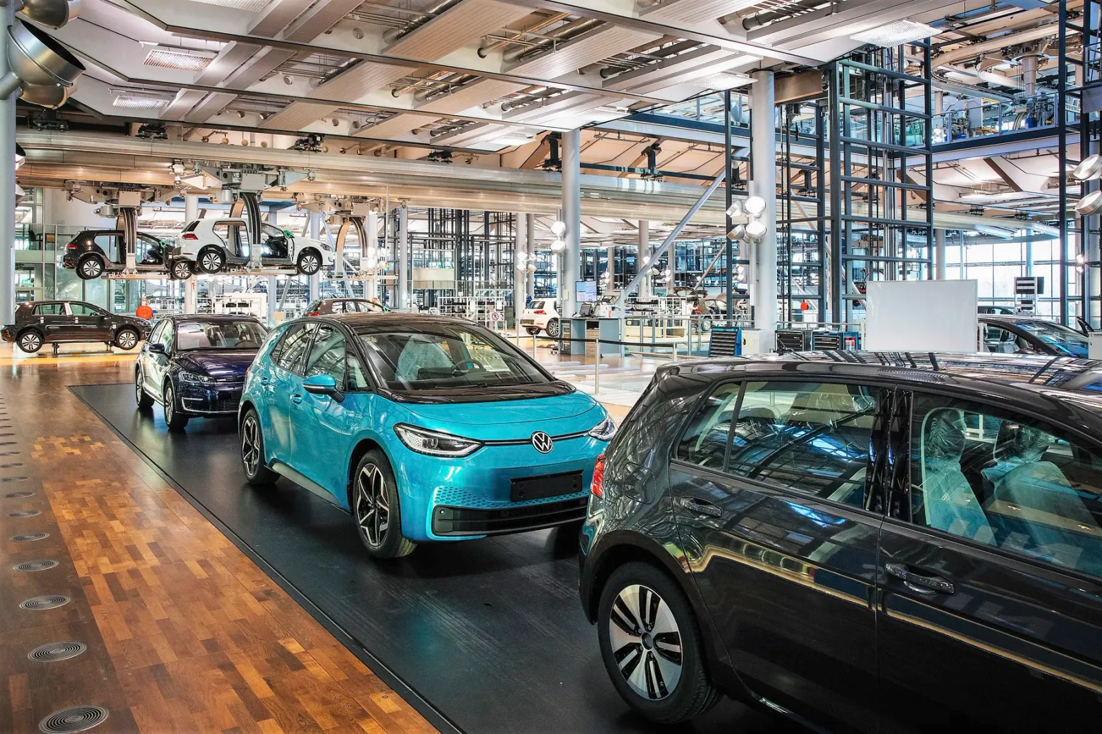Volkswagen: Il consiglio di amministrazione ha approvato il “Future Plan 2030”. I tagli saranno significativi - Il futuro elettrico di AMS ABB 11