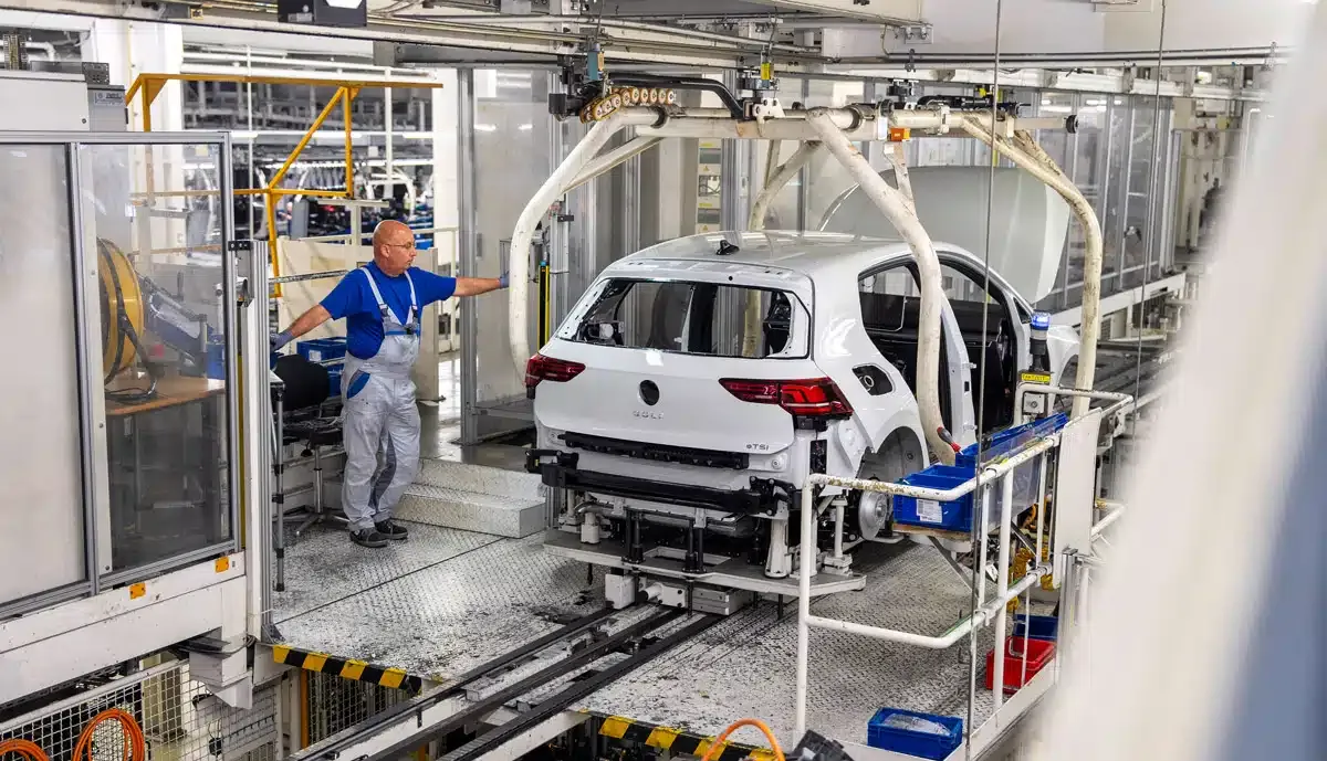 Fábrica da VW em Wolfsburg, produção do Golf