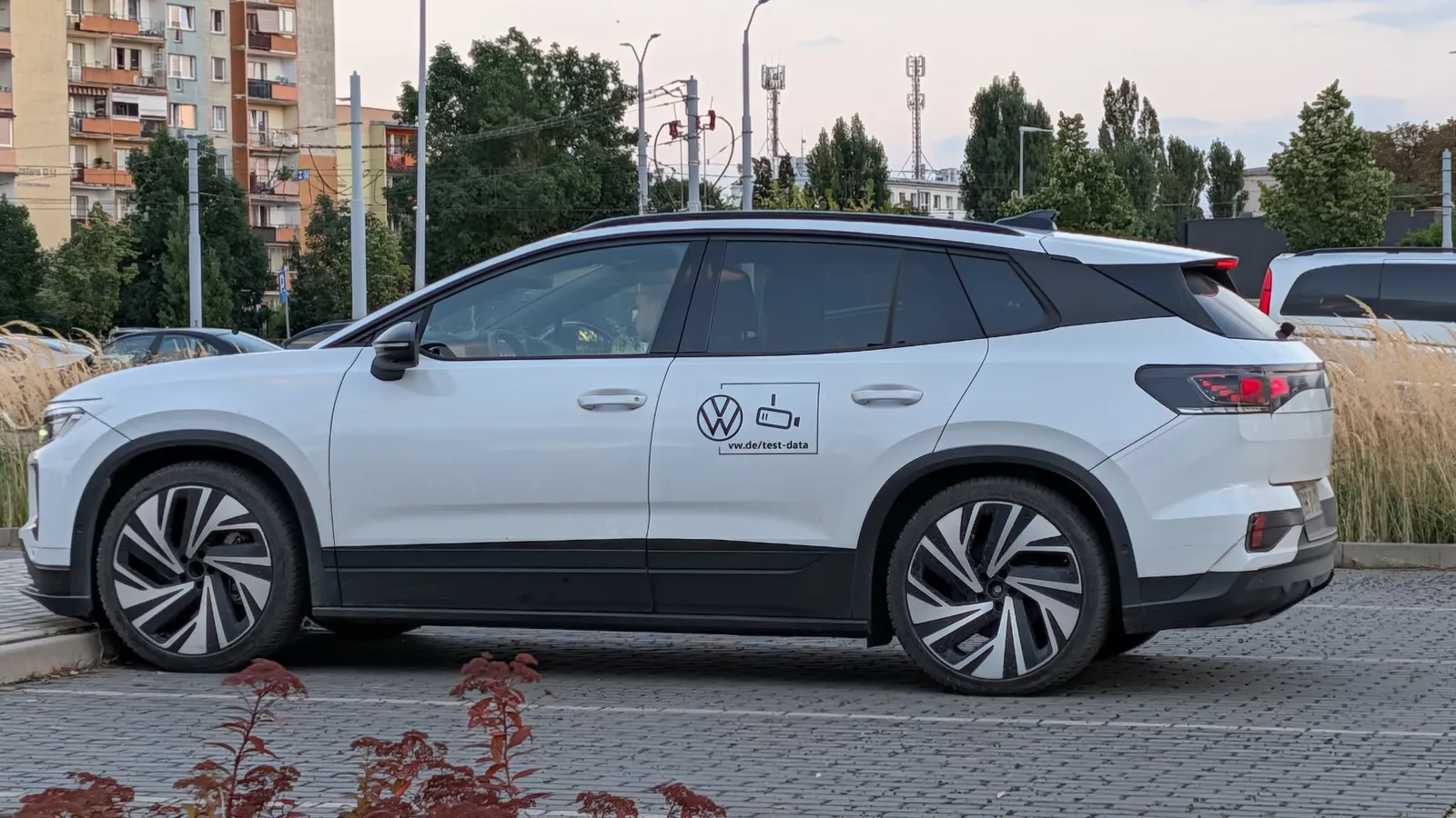 Volkswagen surpreso. Quando os preços dos carros elétricos caem, as pessoas os compram em vez dos modelos a combustão.