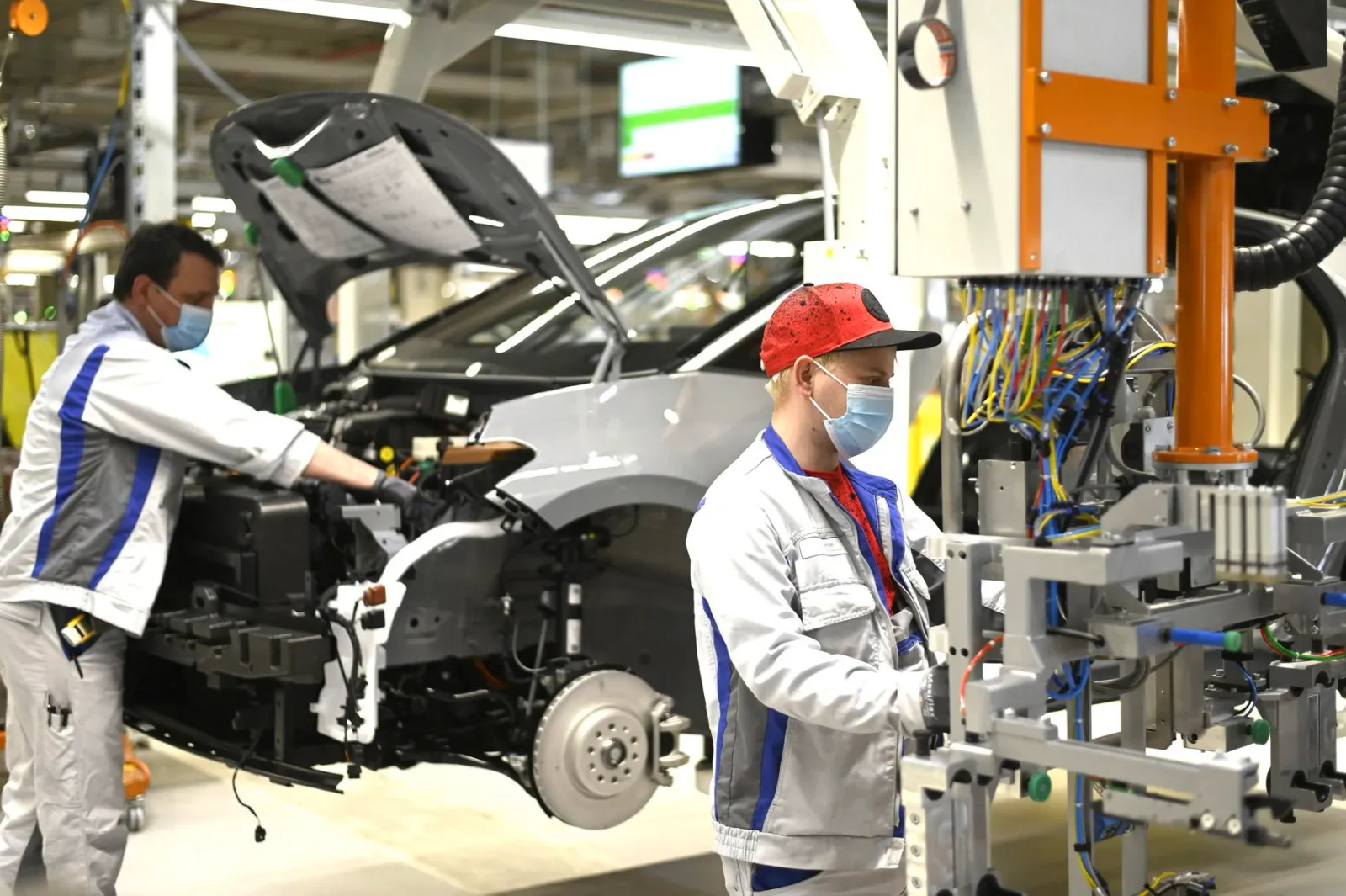 Volkswagen surpresa com o sucesso dos veículos elétricos, reduz produção de motores a combustão interna. Todas as fábricas sobreviverão? - Volkswagen Zwickau 2